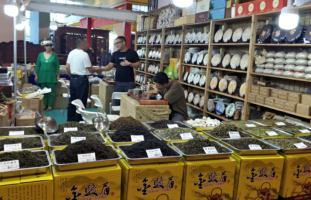 湖北日报报导：2万份免费农产品盲盒等你来拆