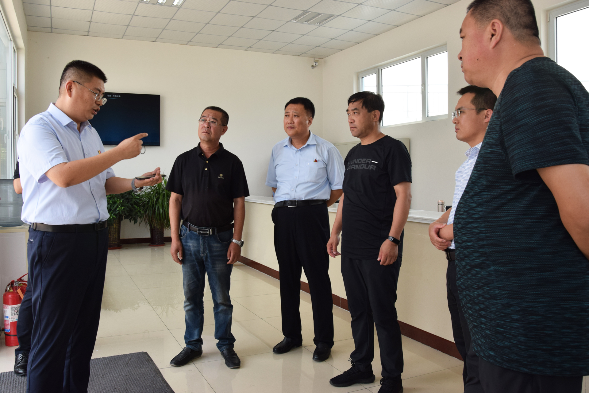 黑龙江省大庆市肇州县副县长刘延莅临城阳批发市场调研农副产品产销