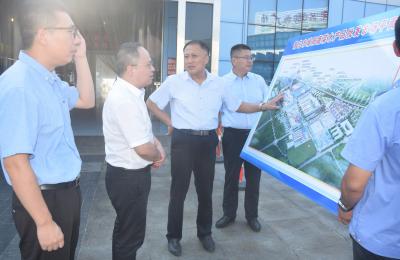 南通沪蔬通农业发展有限公司董事长张海荣参观考察城阳批发市场